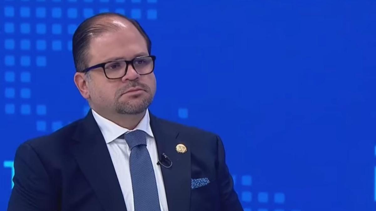 El ministro del Interior, John Reimberg, en entrevista con Teleamazonas.