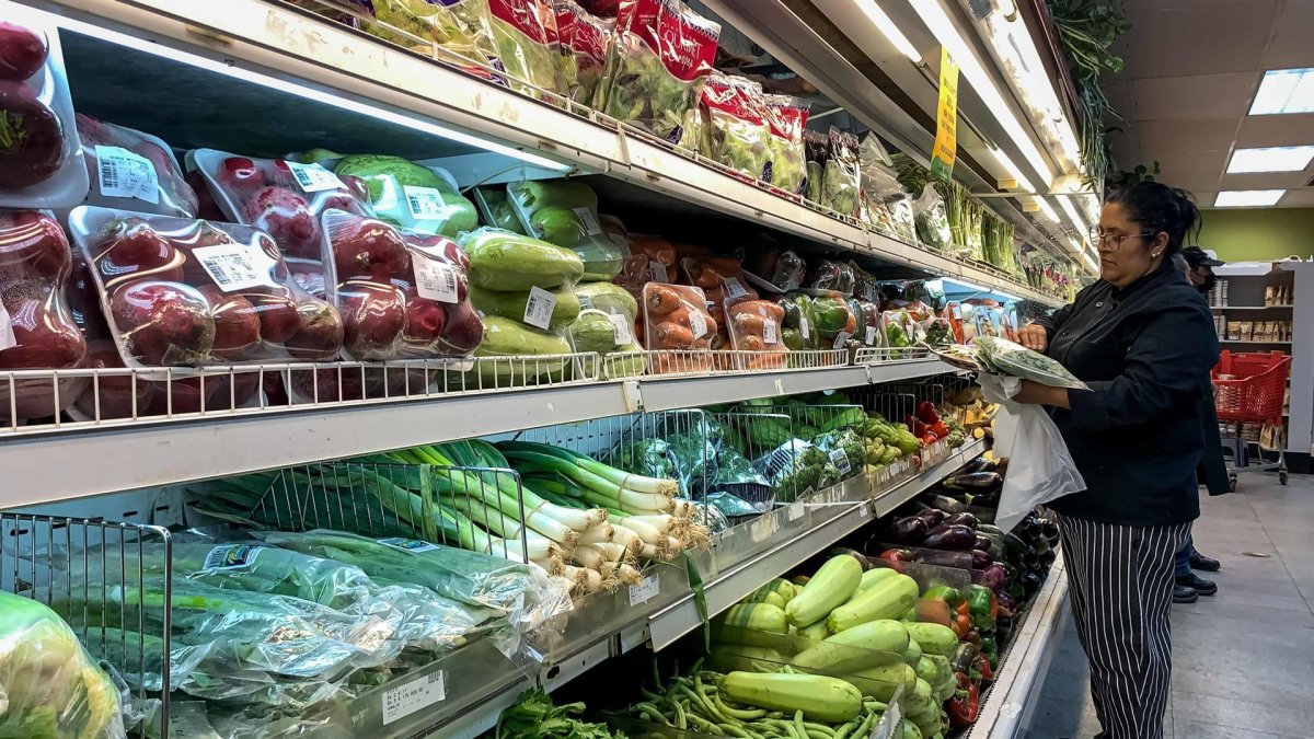 Una foto referencial de compra en un supermercado.