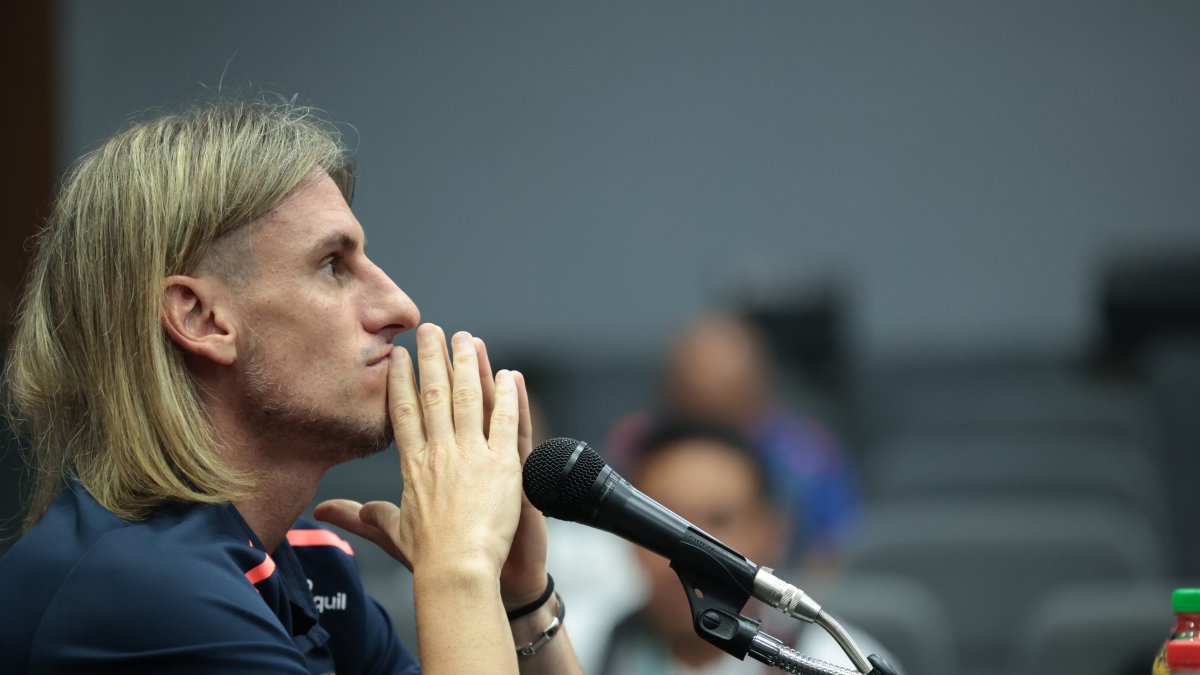 El director técnico de la Tricolor, Sebastián Beccacece, en rueda de prensa.