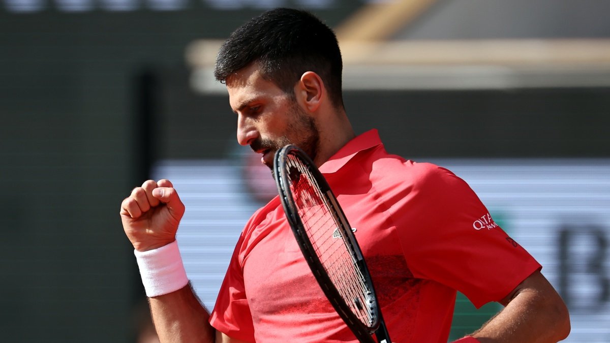 El tenista serbio Novak Djokovic en Roland Garros 2025 ante el británico Cameron Norrie.