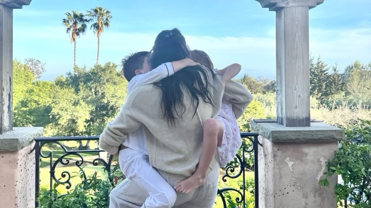 Meghan Markle y el príncipe Harry han luchado por mantener la vida de sus hijos lejos de las cámaras. Esa foto fue subida al Instagram el 11 de mayo, a propósito del Día de la Madre.