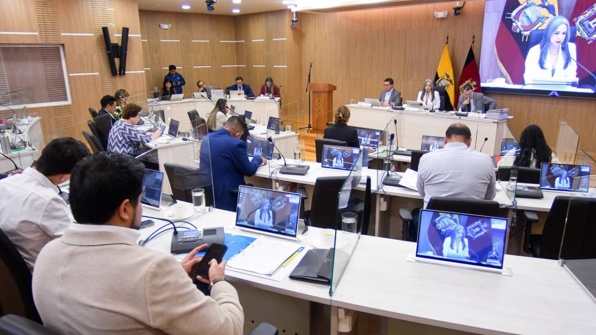 Tensión en Concejo de Quito por contrato con RECOBAQ y acusaciones a Emaseo.