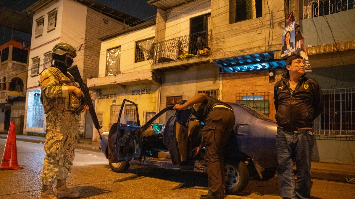 Ciertos ciudadanos sienten que los militares observan como si todos fuéramos sospechosos