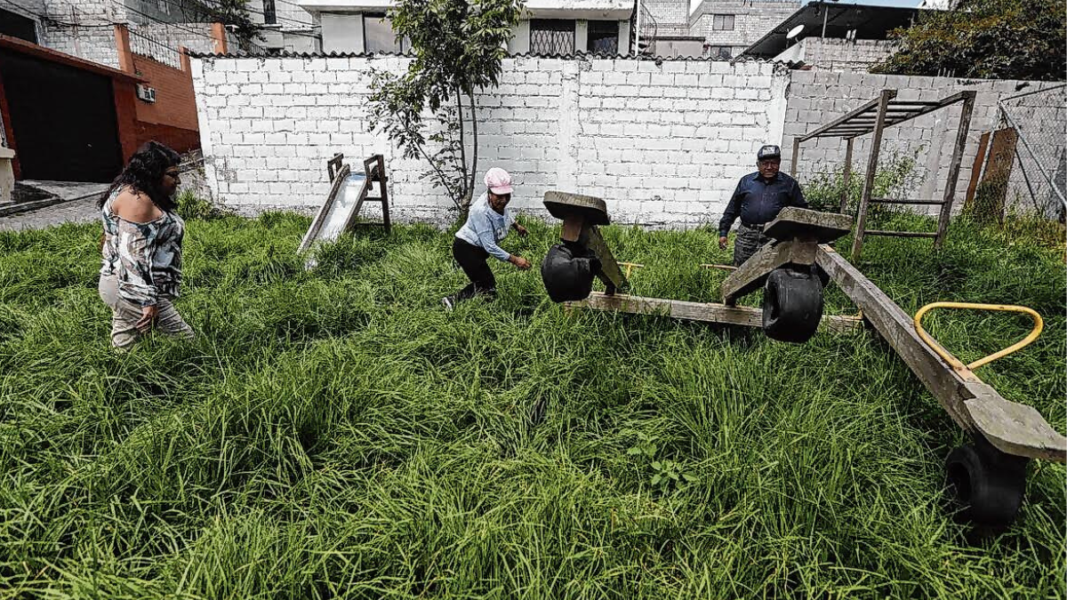 En los alrededores de la casa barrial del Comité del Pueblo se nota el descuido, dicen sus dirigentes.