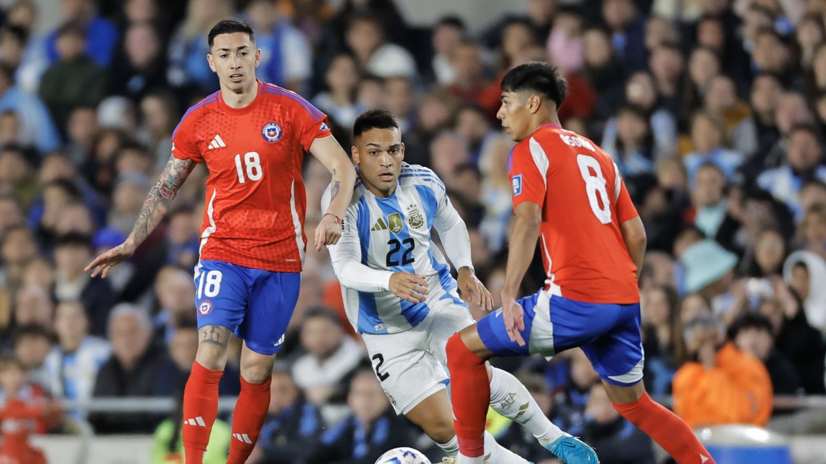 Argentina y Chila chocan en las Eliminatorias Sudamericanas 2026.