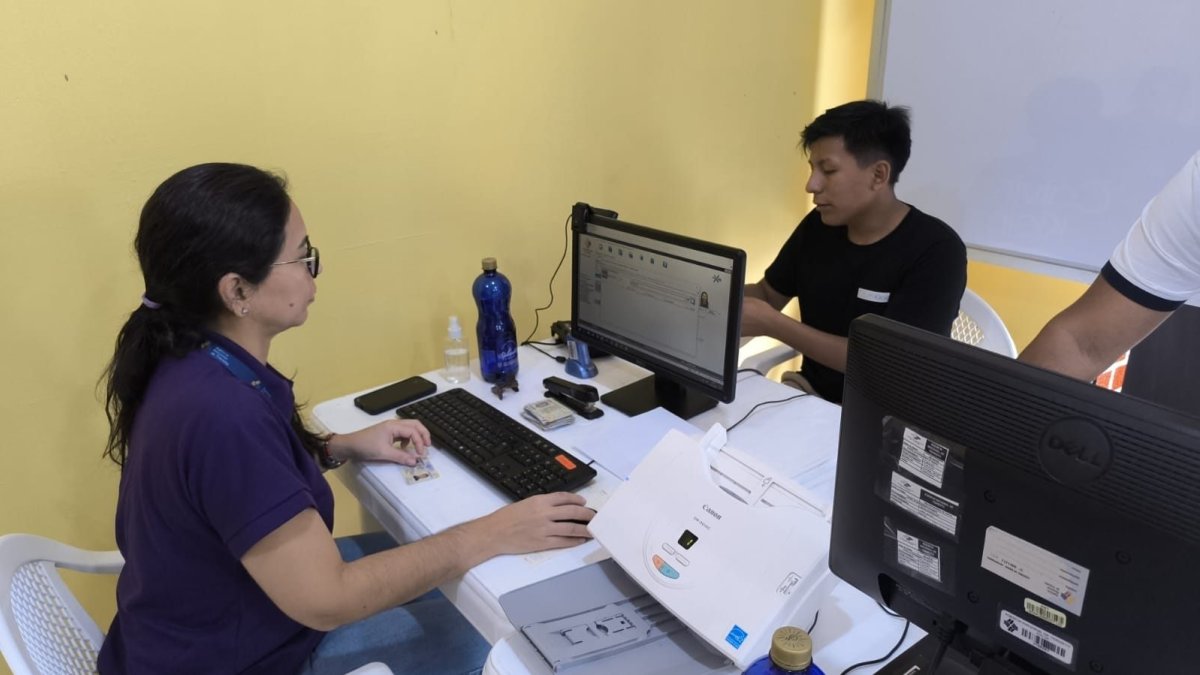 Usuarios son atendidos en una jornada extraordinaria de la ANT