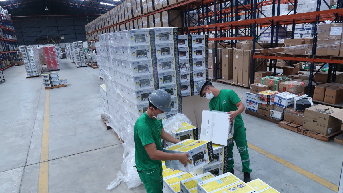 Una empresa de entrega de paquetes a casa y que trae paquetería desde el exterior.