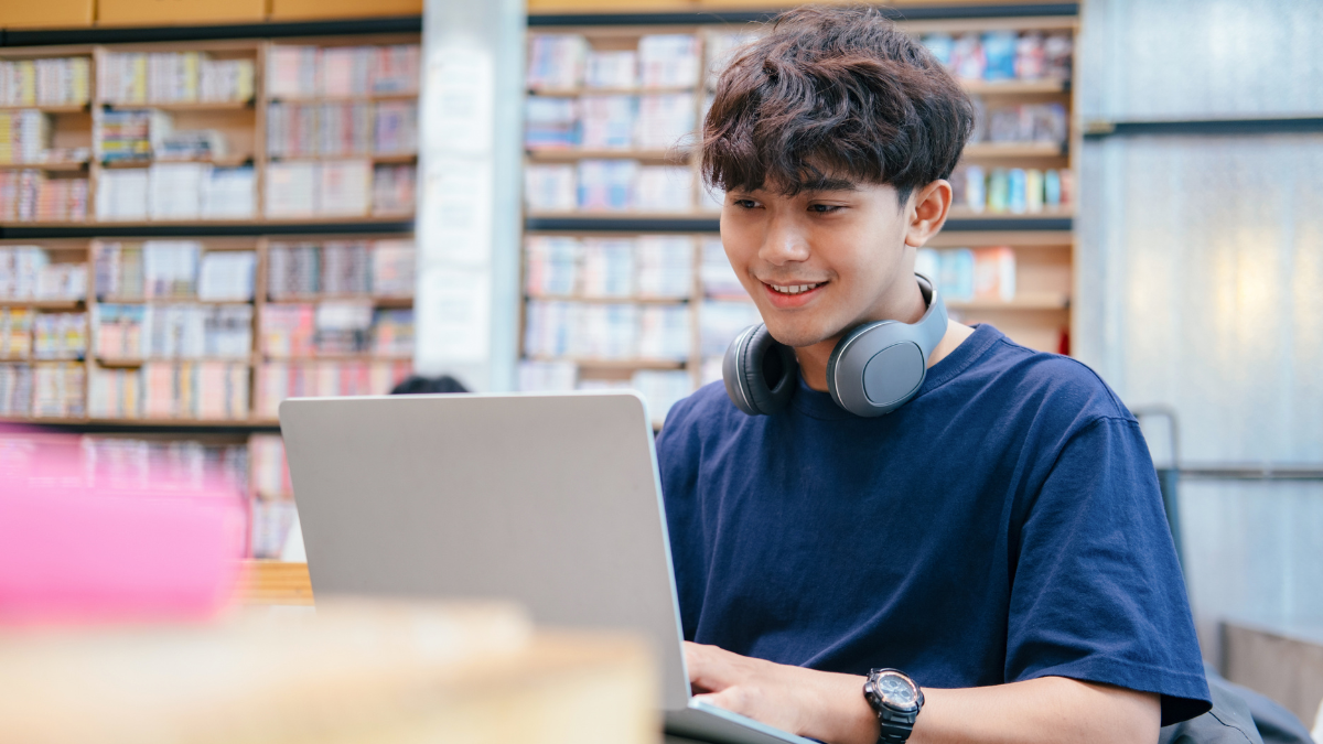 La Senescyt abrió la convocatoria de becas para estudiar el máster en línea