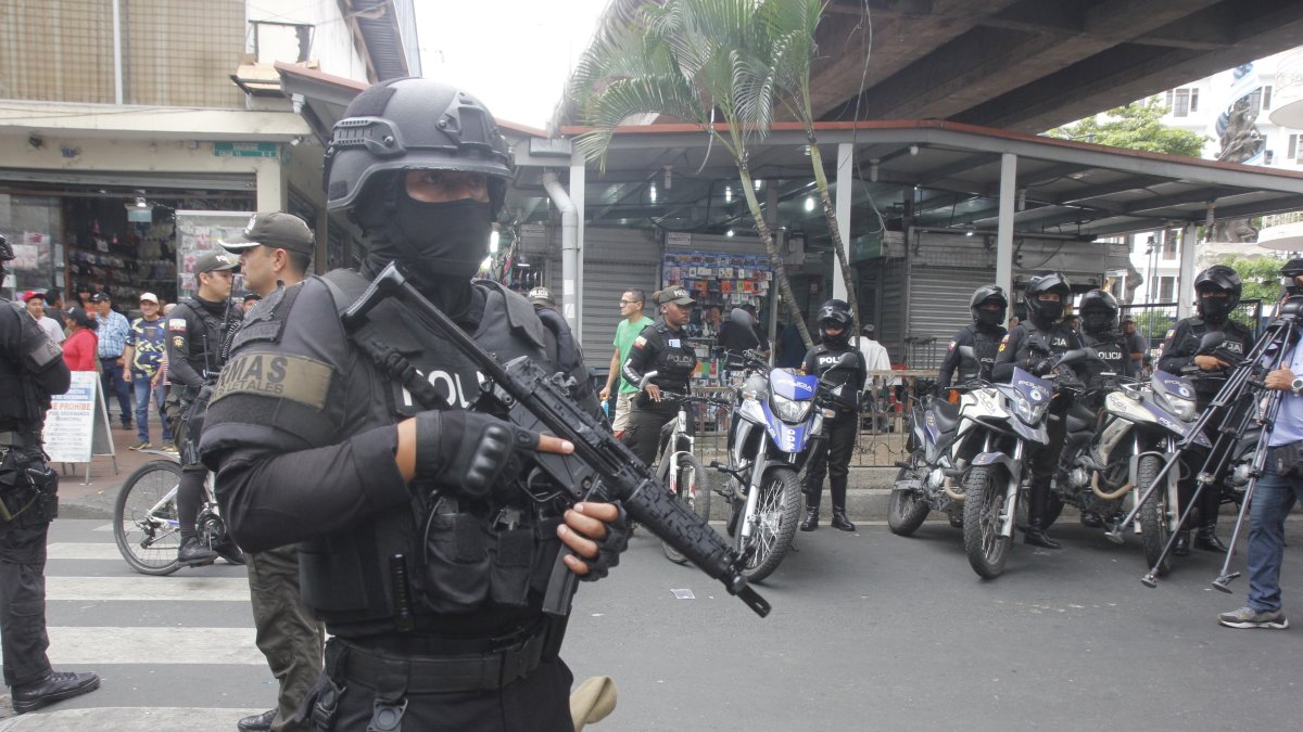 El pasado 4 de junio, la Policía se instaló en la zona donde hubo el atentado en la Bahía para reforzar la seguridad e investigar el caso.