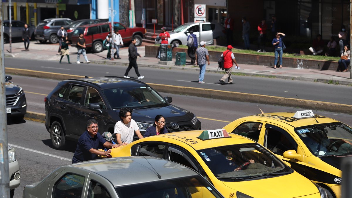 La medida vehicular se activa de lunes a viernes en la mañana y en la tarde durante las horas pico. Los feriado hay libre circulación.