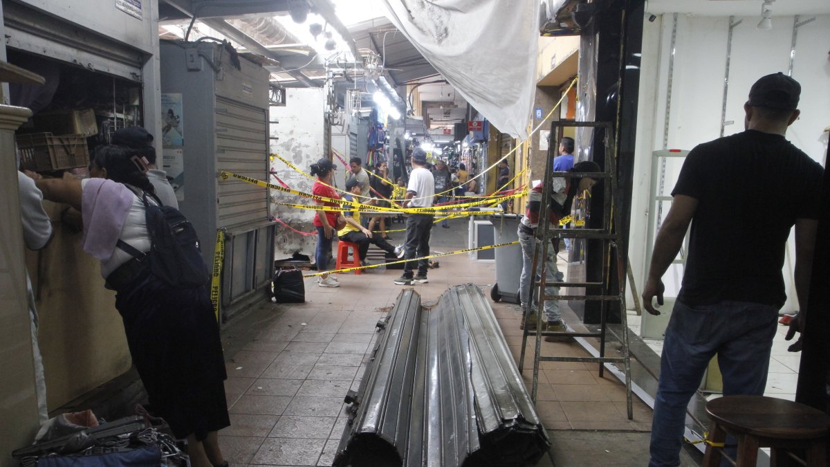 Atentado. Los comerciantes abrieron los negocios aledaños a los atacados días atrás. Allí, la afluencia de visitantes fue menor en comparación a otras áreas.