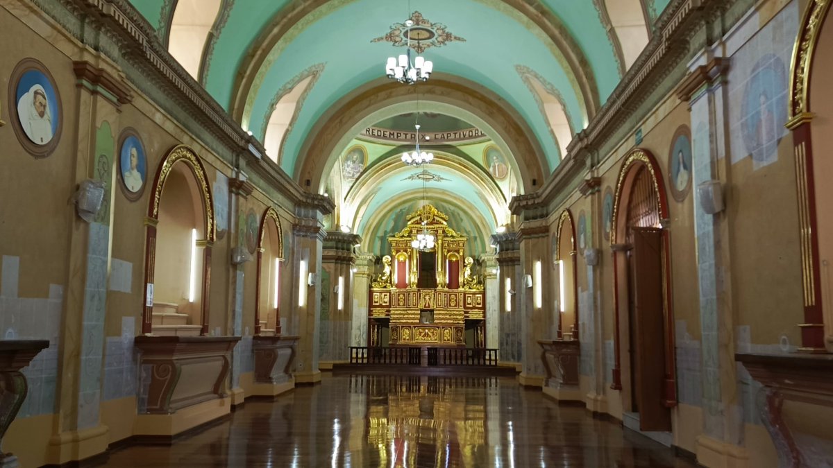 Durante la entrega de la obra de restauración del templo de La Merced.