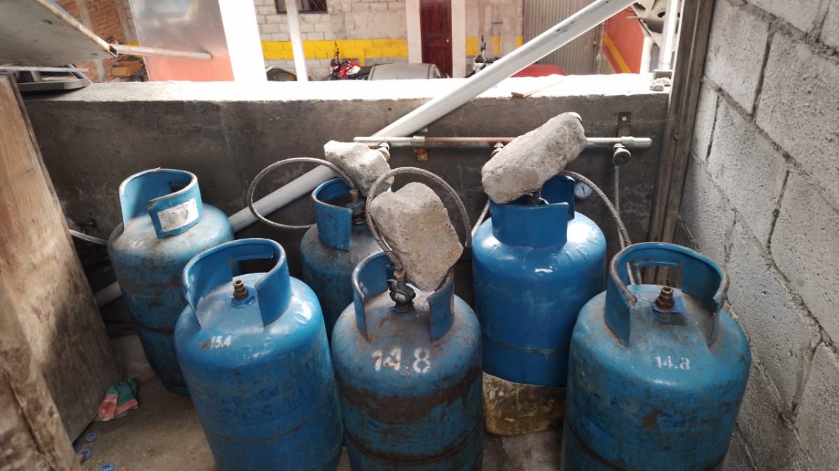 La Agencia Metropolitana de Control (AMC) clausuró este miércoles dos chifas ubicadas en el sector de Quitumbe, al sur de la capital.