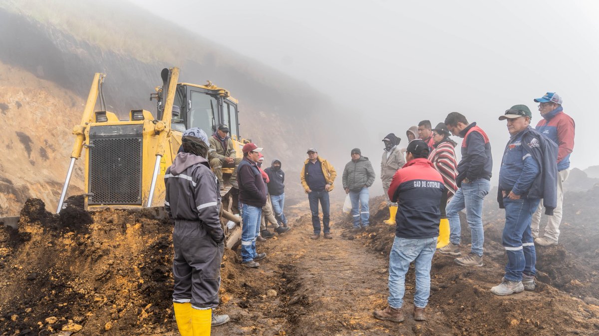 En el recorrido realizado por la Prefecta Tibán para verificar el avance de la vía Ambato-Pangua. 

AG-EXTERNOS