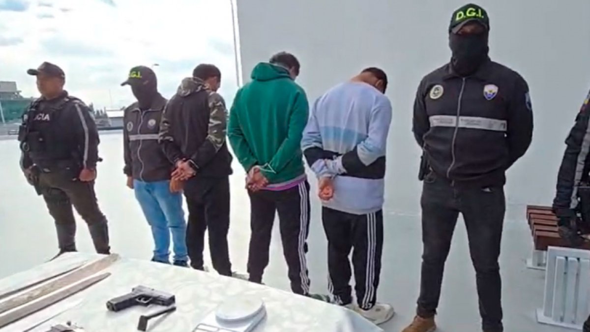 En un operativo en Iñaquito, la Policía capturó a tres sujetos con presuntos nexos con Los Tiguerones, grupo delictivo vinculado al crimen organizado en Ecuador.