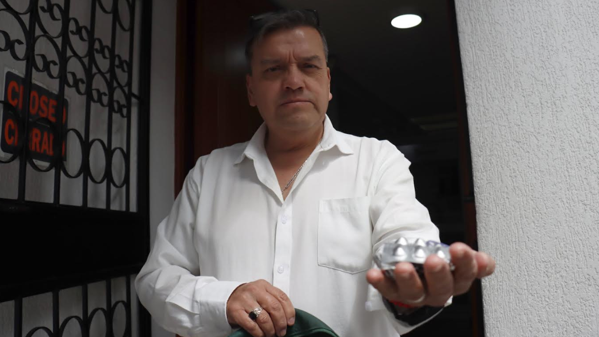 William Aulestia preside la Asociación de Pacientes Trasplantados, que exige medicamentos inmunosupresores, para seguir con vida.