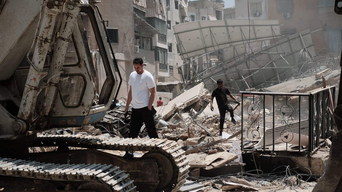 Uno de los edificios alcanzados en Dahye (Beirut, el Líbano) durante los bombardeos de la noche del 5 de junio de 2025.