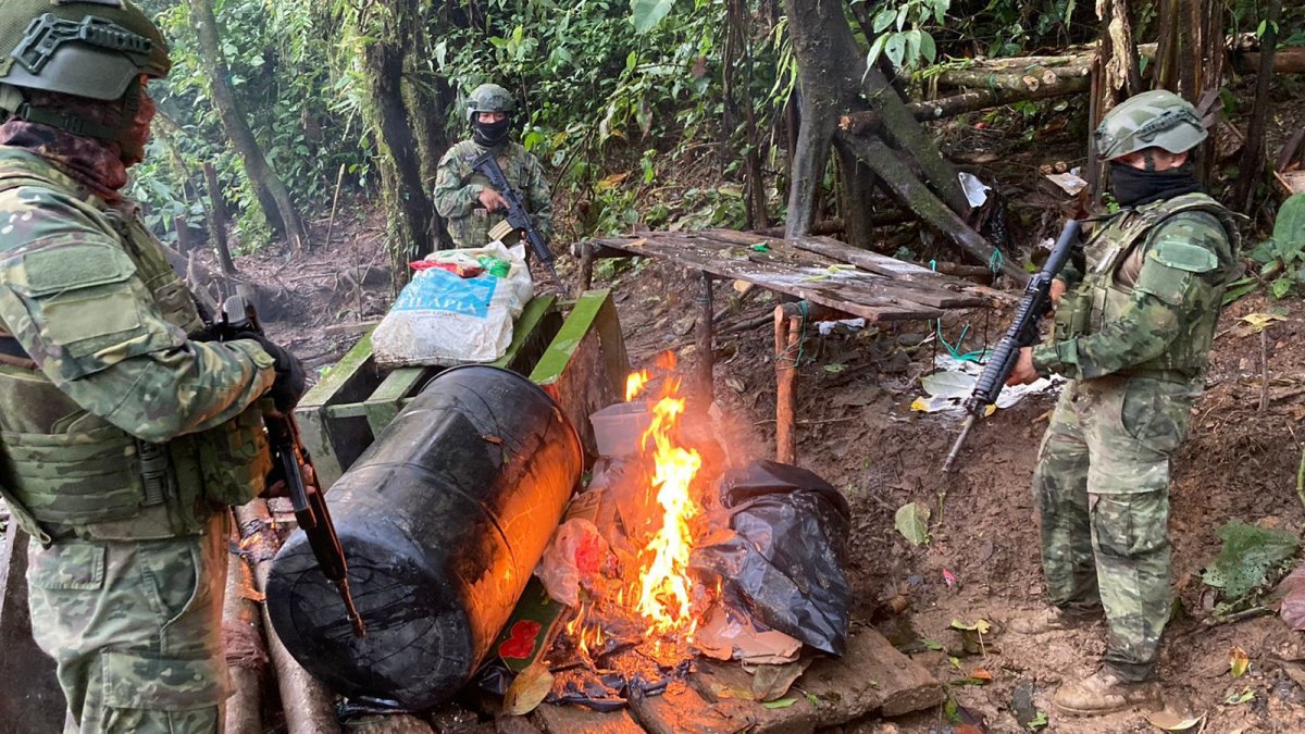 El bloque de seguridad halló municiones eslabonadas, pertrechos militares y diversos utensilios de cocina,