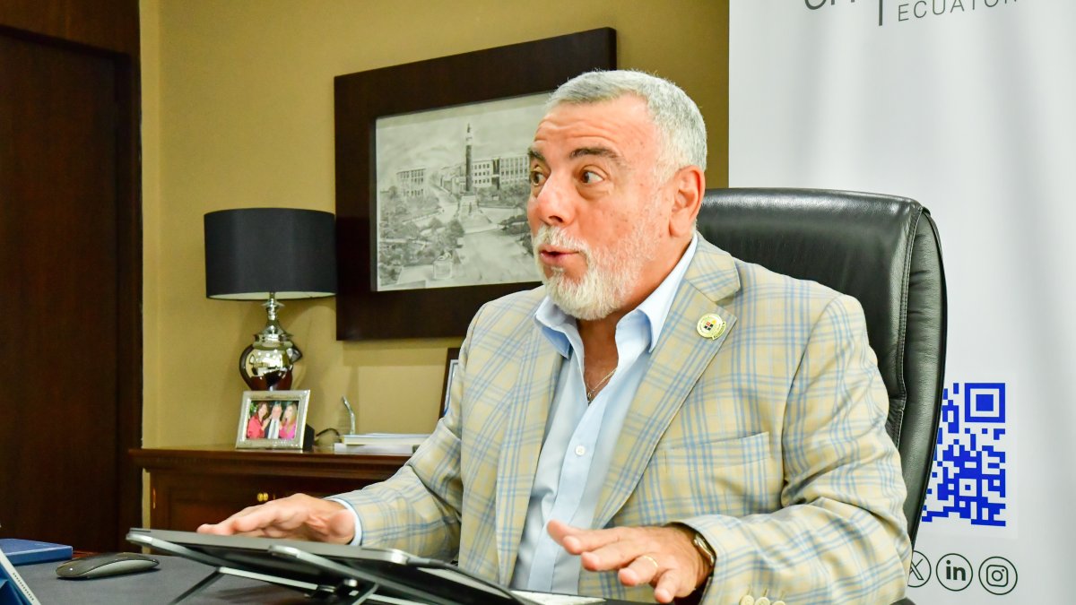 Navarro tiene 35 años de experiencia en el sector empresarial. Hoy preside el Comité Empresarial Ecuatoriano (CEE).