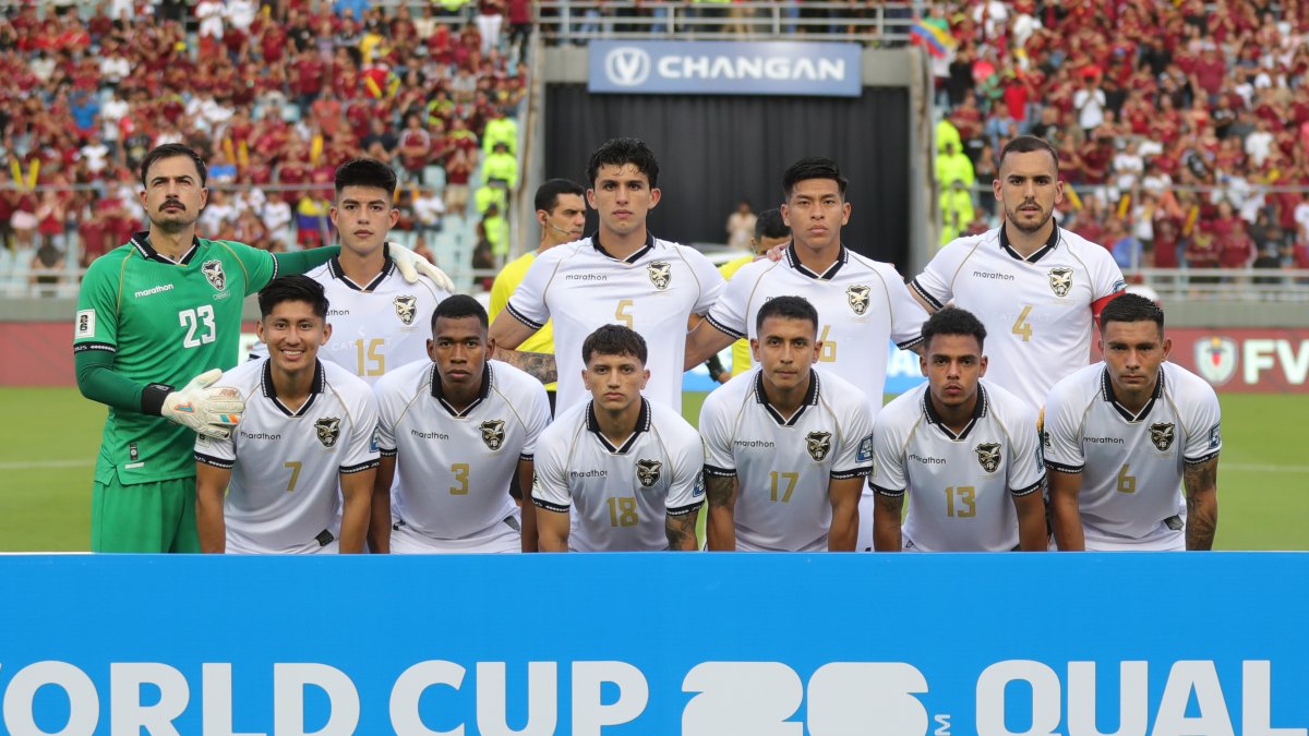 Jugadores de Bolivia en el partido por las eliminatorias sudamericanas ante Venezuela el viernes 6 de junio.