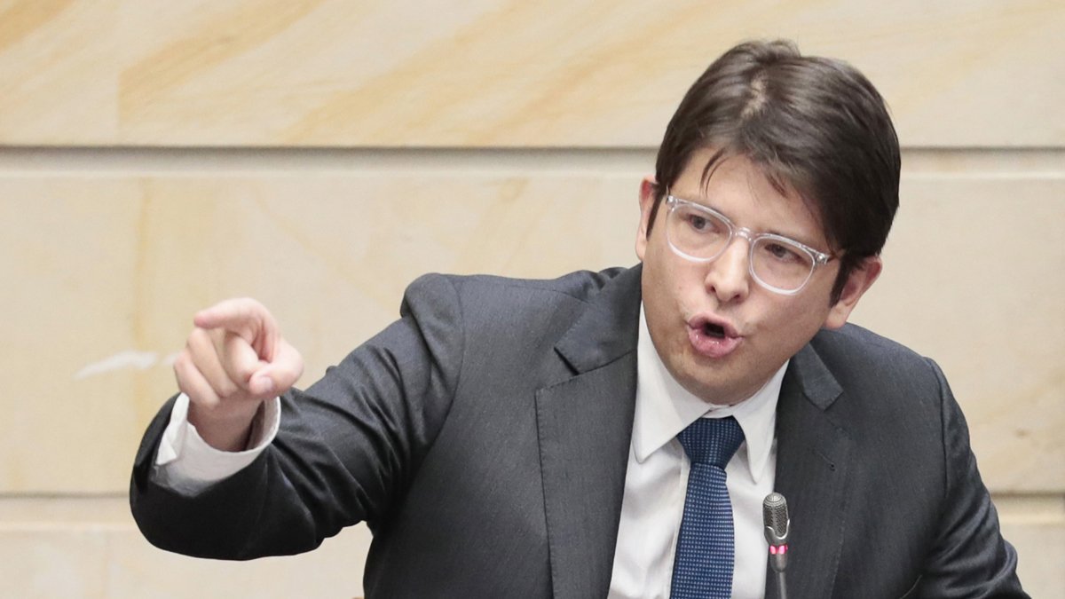 Fotografía de archivo del senador Miguel Uribe en el Congreso colombiano en Bogotá (Colombia).