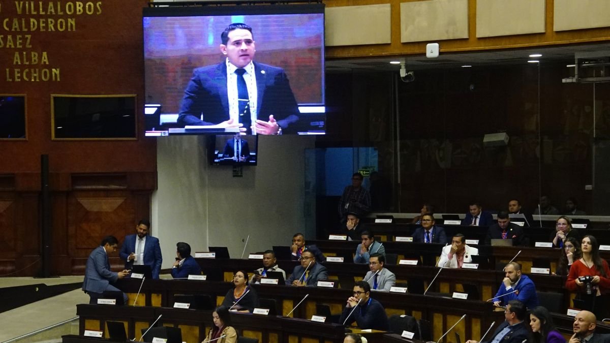 Un video del exlegislador Ronny Aleaga se proyectó en la Asamblea Nacional.