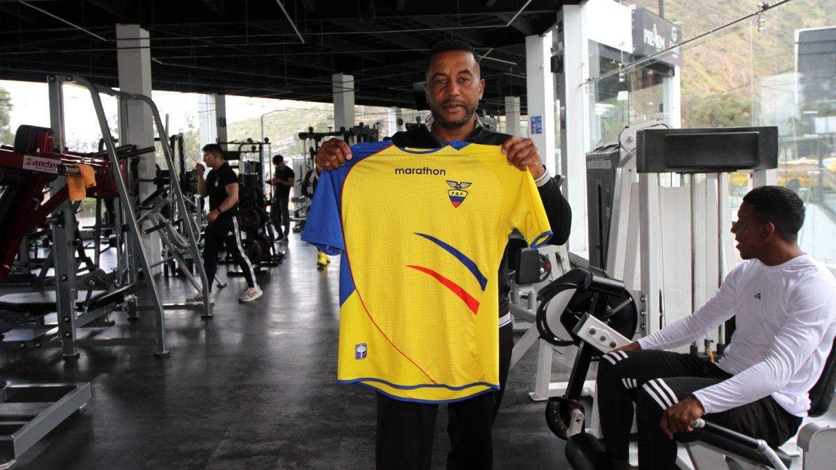 El exjugador se mantiene vinculado al futbol por medio de sus hijos, jugadores de LDU.