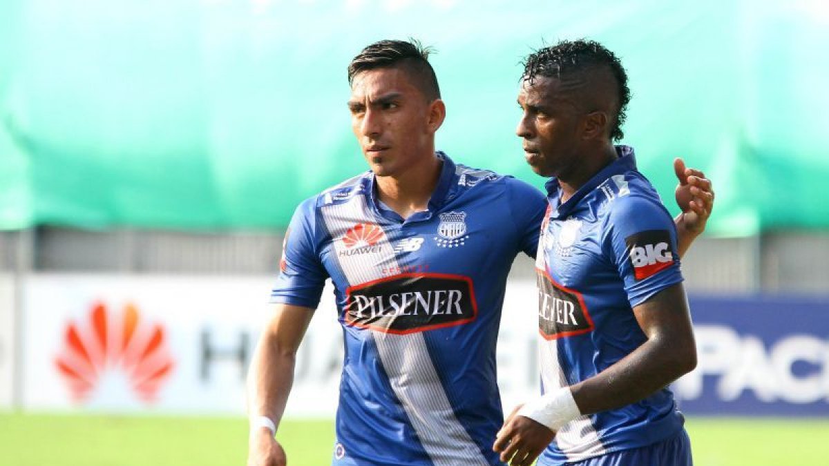 Miller Bolaños (d) y Ángel Mena podrían volver a vestir la azul de Emelec