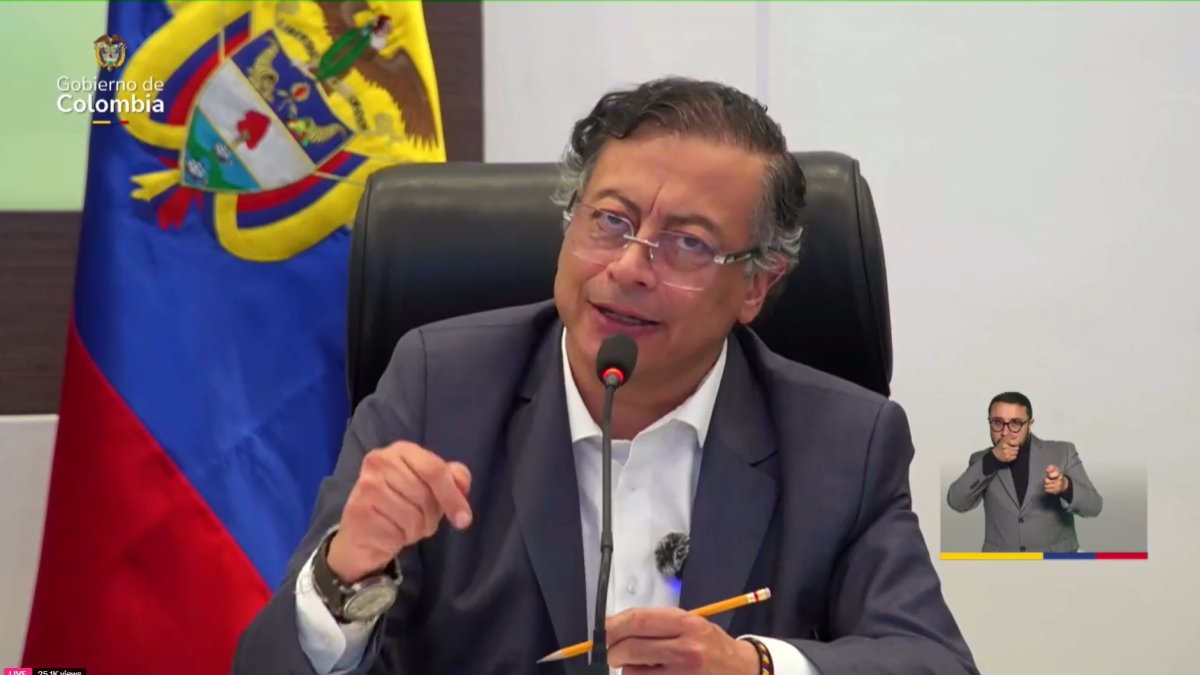 Captura de video tomado de la Presidencia de Colombia del presidente colombiano, Gustavo Petro, durante una alocución sobre del atentado contra Miguel Uribe Turbay.