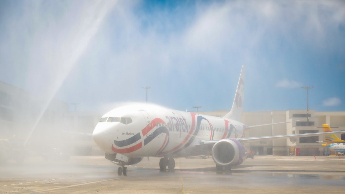 Arajet suspendió vuelos en Ecuador pero inauguró rutas en Puerto Rico.