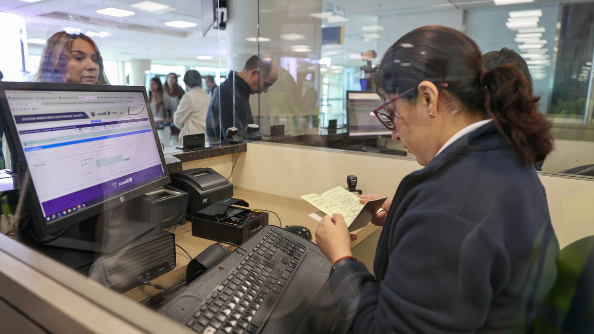 Ecuador exigirá una visa de tránsito a 45 países