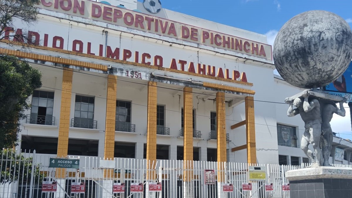 Según el alcalde de Quito, Pabel Muñoz, el estadio Olímpico Atahualpa fue revertido por la falta de mantenimiento y el riesgo para el público.