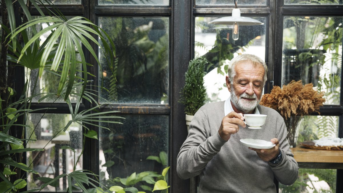 Descubre por qué el café está vinculado con una vida más larga y saludable, según investigaciones recientes