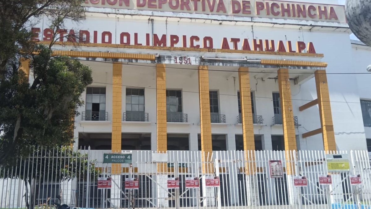 La AMC suspendió el estadio Olímpico Atahualpa el domingo 8 de junio y colocó sellos de clausura en las puertas y boleterías del escenario deportivo.