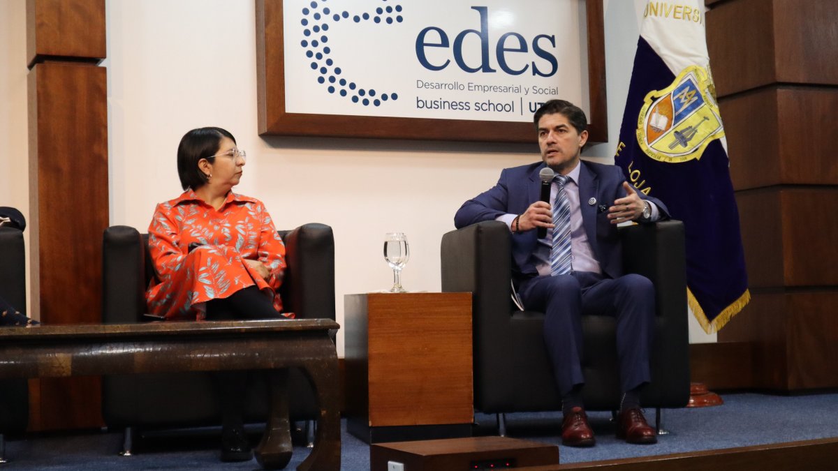 En 2024, solo el 12 % de los paquetes importados bajo el régimen 4x4 fueron para consumo personal, según el viceministro Robalino.