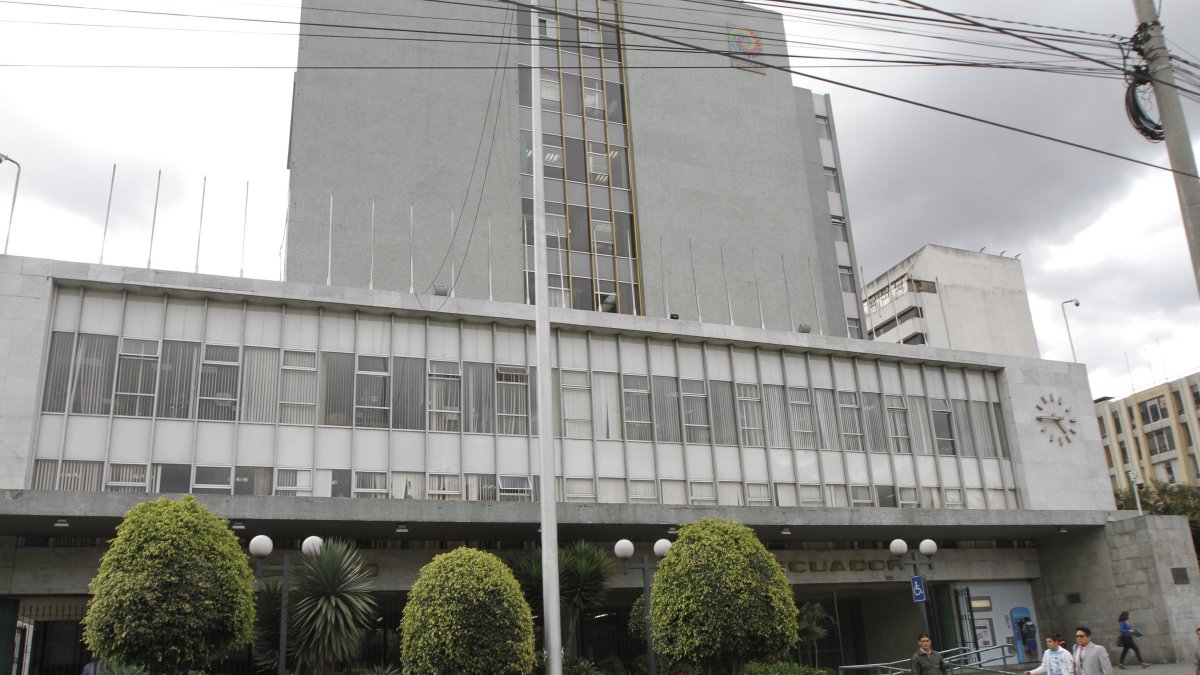 Fachada del Banco Central del Ecuador, en Quito