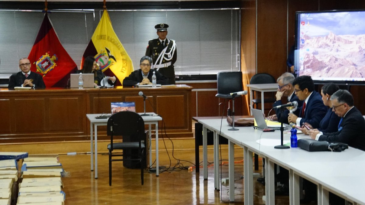 Corte. El tribunal del caso Reconstrucción de Manabí está integrado por Mercedes Caicedo (centro) y los jueces recusados Marco Rodríguez y Javier de la Cadena.