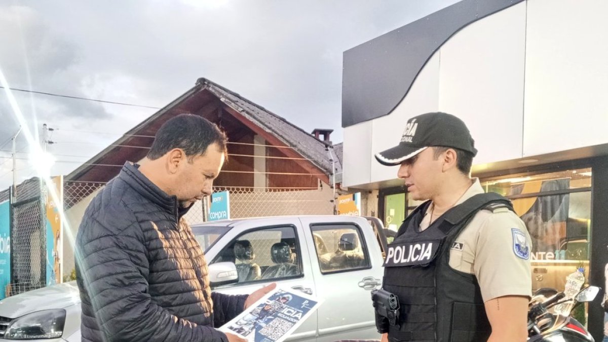 Seguridad. En Tumbaco se socializó la campaña del Qr en los locales comerciales.