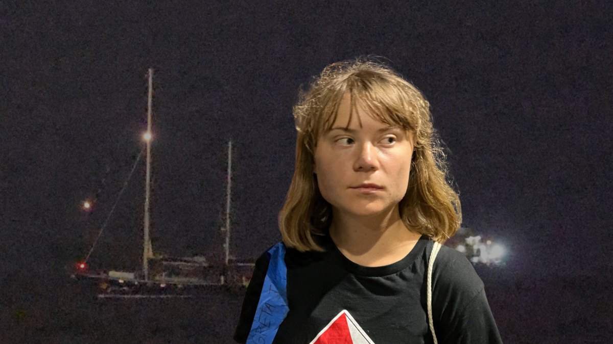 Activistas de la Flotilla de la Libertad, entre ellos Greta Thunberg, fueron interceptados por fuerzas israelíes en aguas internacionales mientras transportaban ayuda humanitaria hacia Gaza.