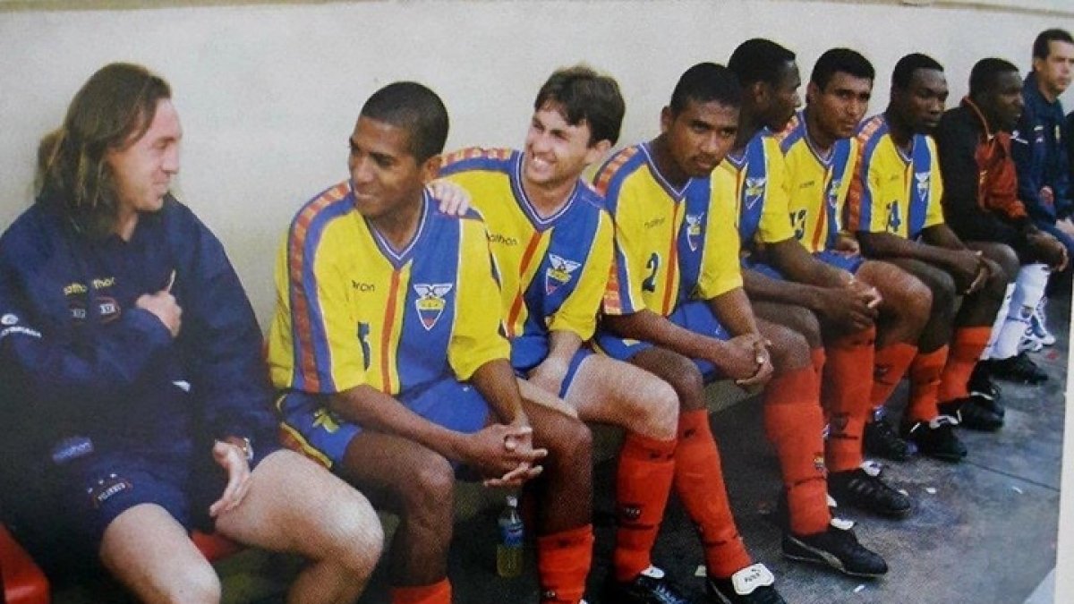 Recuerdo. Juan Francisco Aguinaga (tercero desde la izq.) junto a los tricolores convocados por Bolillo Gómez para el encuentro ante Perú en Lima.