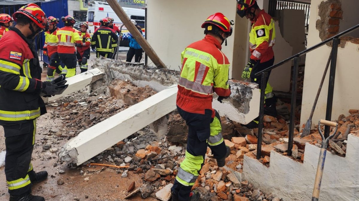 Una persona falleció y dos resultaron heridas, tras el colapso estructural de una columna en un predio en remodelación en la av. De los Shyris.