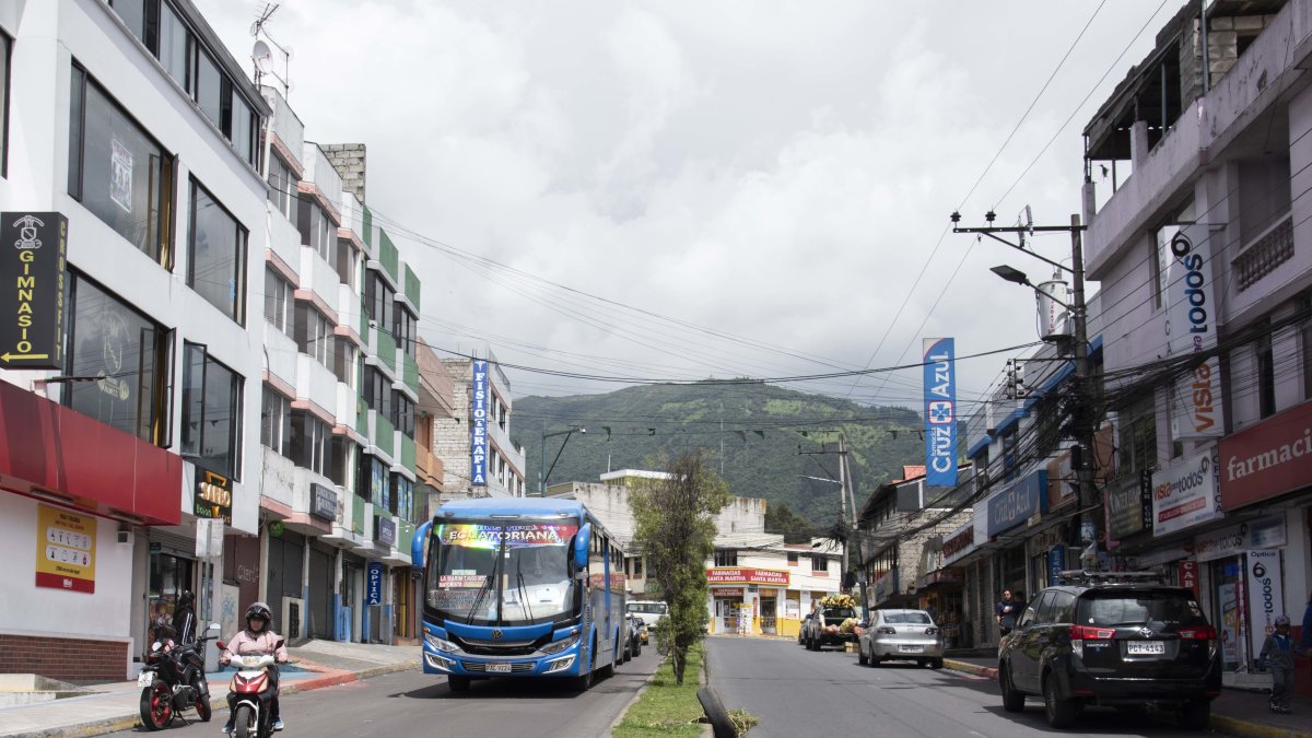 La medida viene acompañada de infracciones para los autos y motos que la incumpla.