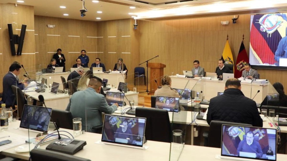 Sesión. Para tratar el tema de seguridad, solo 11 ediles votaron a favor, 7 no fueron y 4 se abstuvieron.