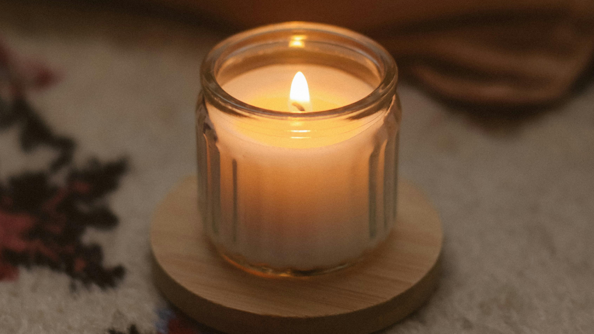 Uso de velas durante los cortes programados de energía eléctrica.