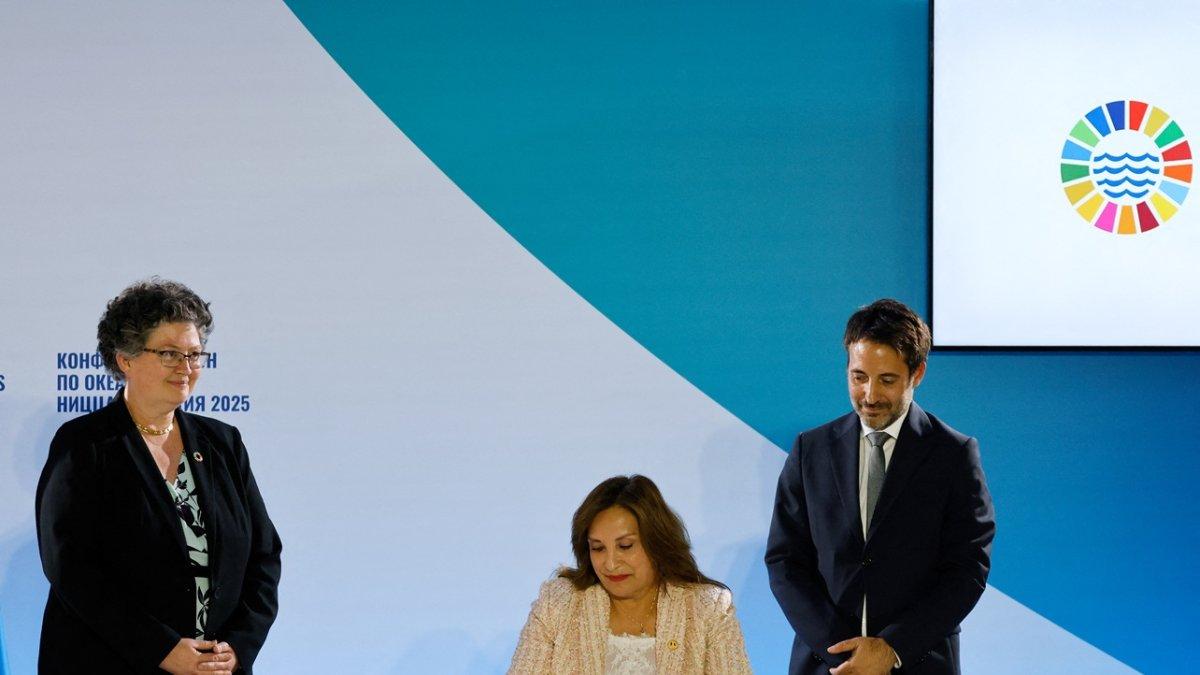 La presidenta Dina Boluarte, firma el Tratado BBNJ, el acuerdo bajo la Convención de las Naciones Unidas sobre el Derecho del Mar, en la ciudad de Niza