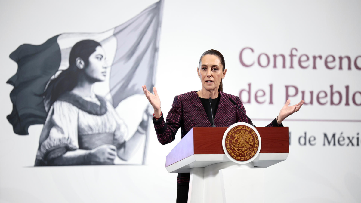 La presidenta de México, Claudia Sheinbaum, habla durante una rueda de prensa este miércoles, en el Palacio Nacional, en Ciudad de México