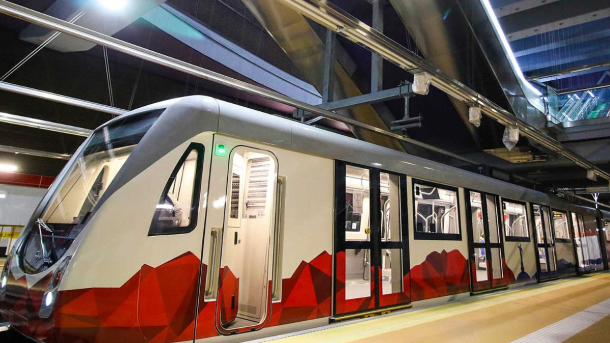 Este sistema de transporte permite a los habitantes de Quito moverse por la ciudad entre 15 estaciones.