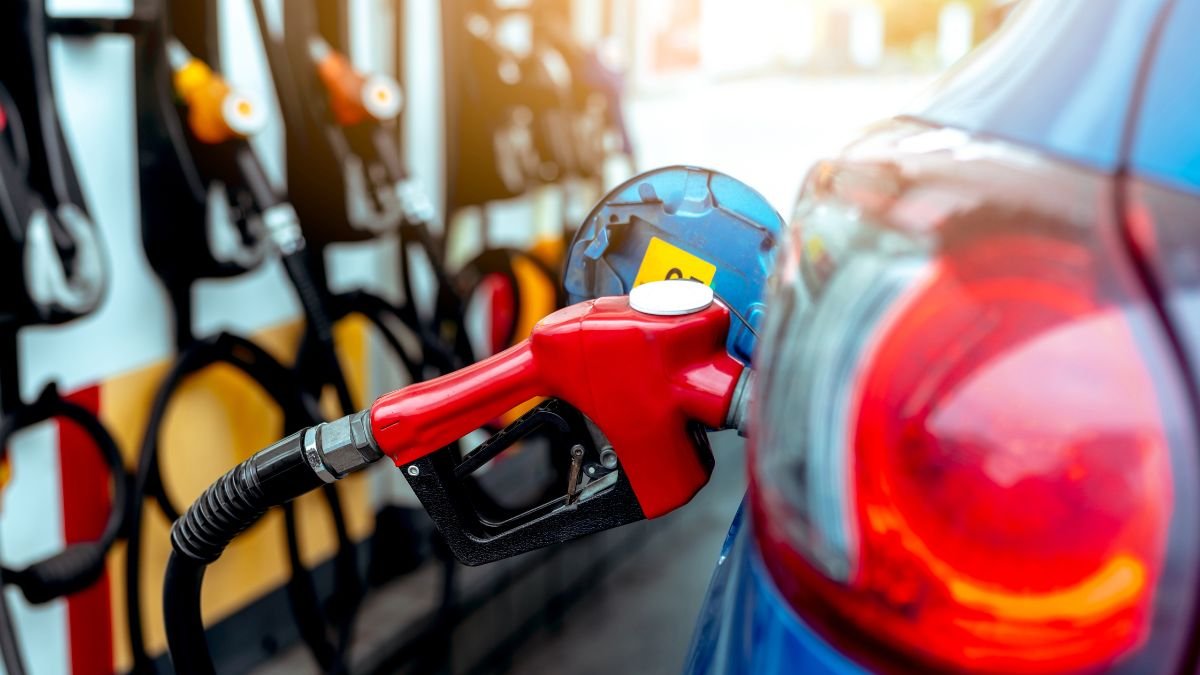 Los precios de las gasolinas en Ecuador se ajustan el 12 de cada mes.