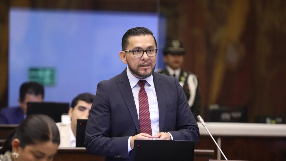 Blasco Luna, asambleísta del correísmo, planteó el cambio en el orden del día este 11 de junio.