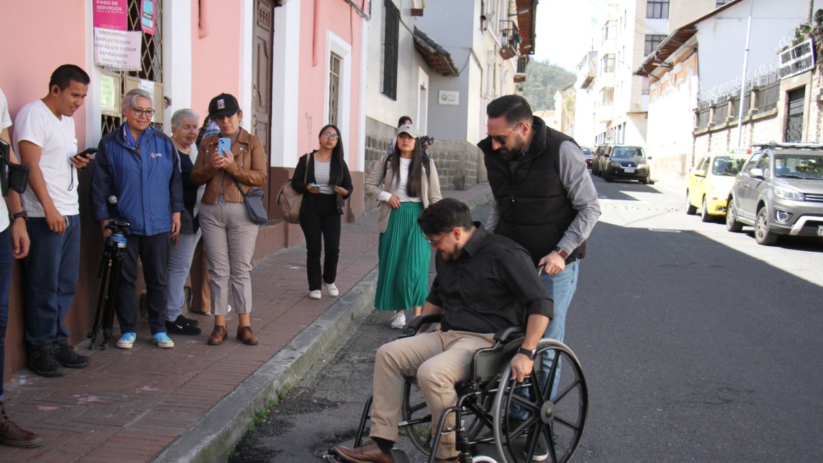 Inclusión. Se tiene previsto que con la rehabilitación de la calle Rocafuerte, las aceras sean amigables para las personas con discapacidad. 